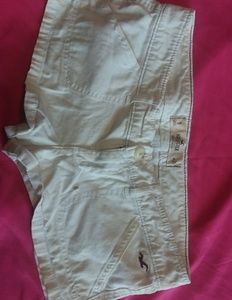 Hollister womans shorts size 3 (26)